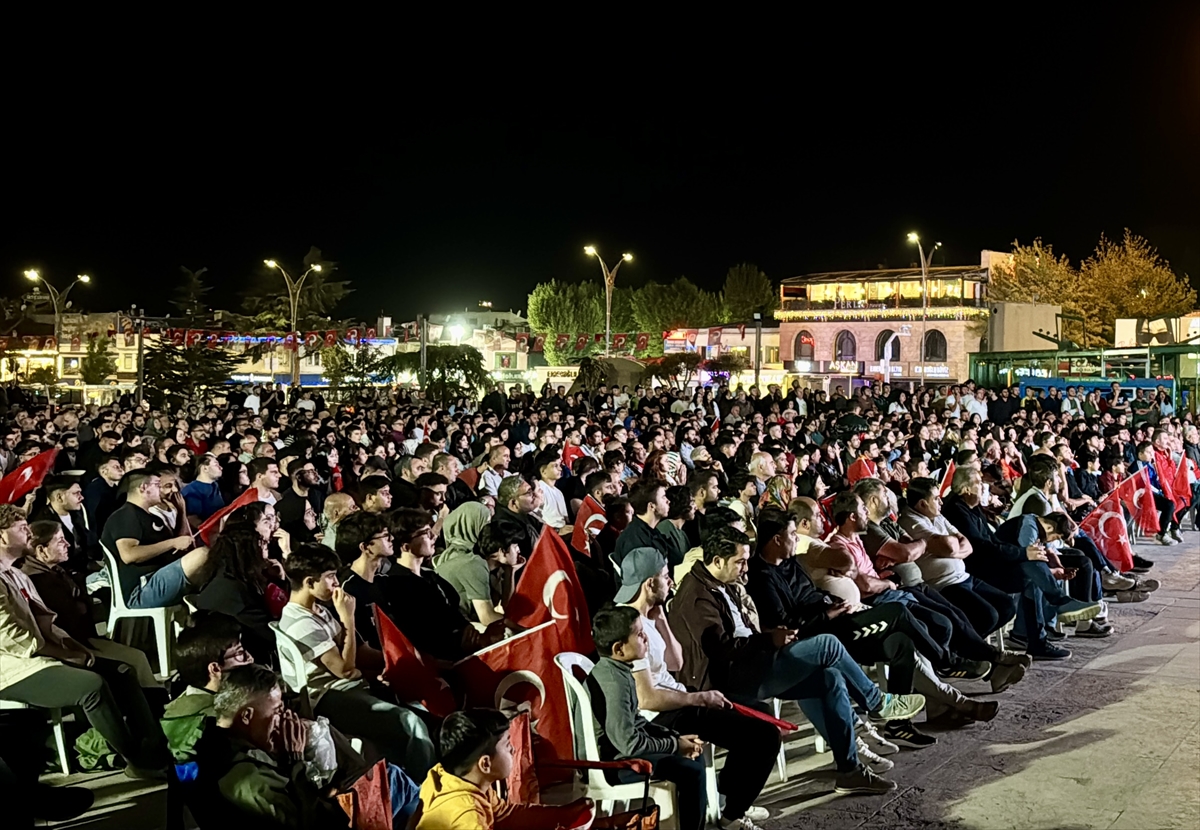 Türkiye ve Almanya karşılaşmasına vatandaşlardan yoğun ilgi