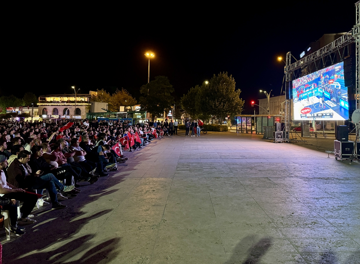 Türkiye ve Almanya karşılaşmasına vatandaşlardan yoğun ilgi