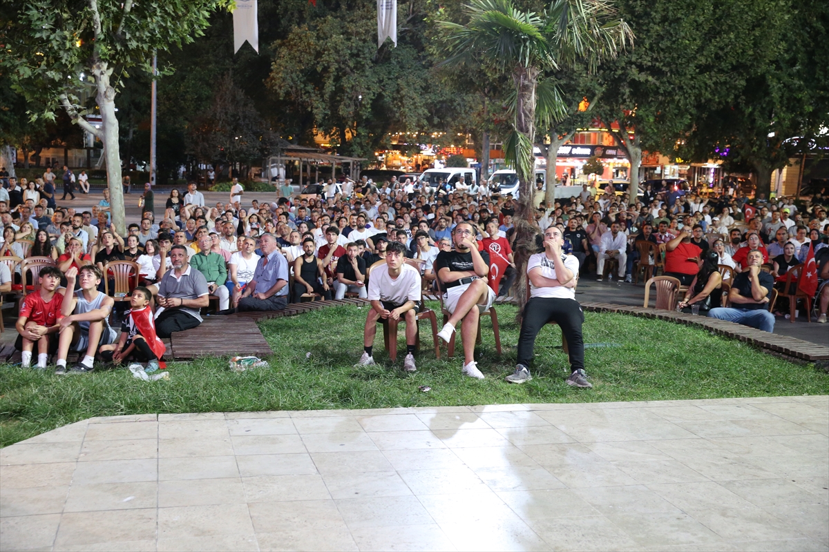 Türkiye ve Almanya karşılaşmasına vatandaşlardan yoğun ilgi