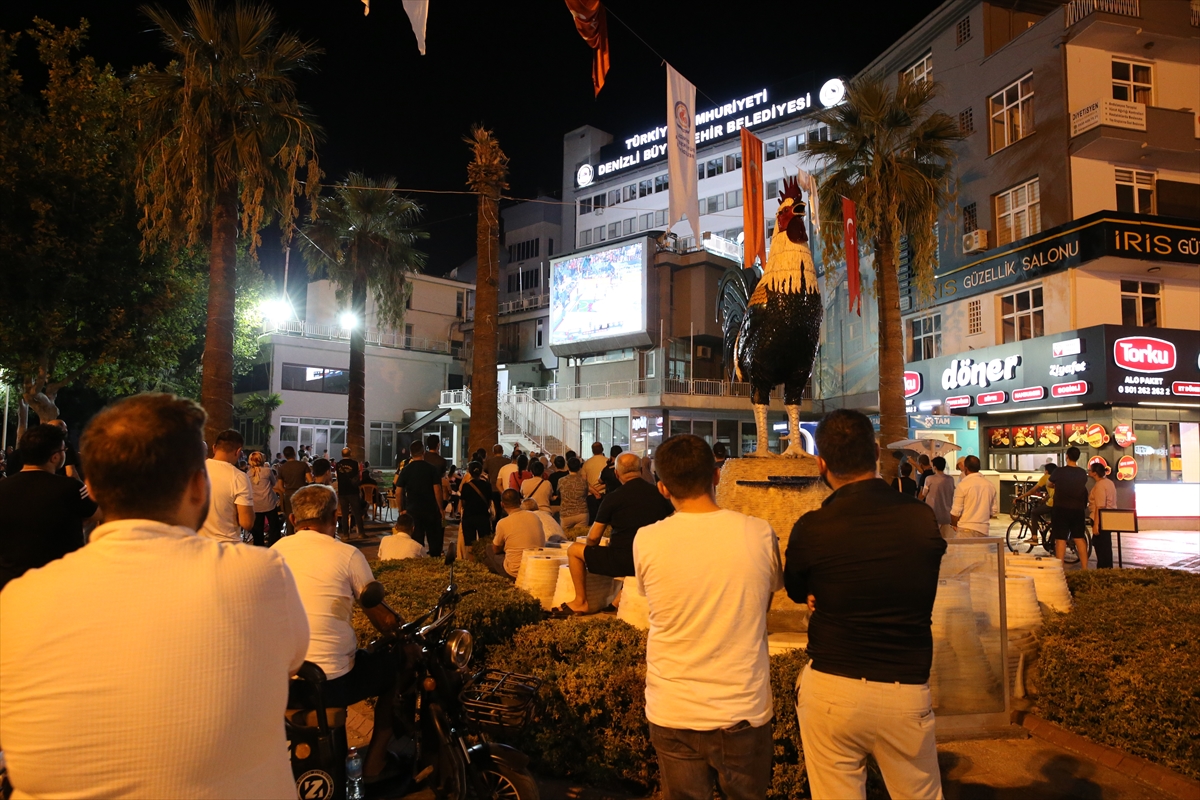 Türkiye ve Almanya karşılaşmasına vatandaşlardan yoğun ilgi