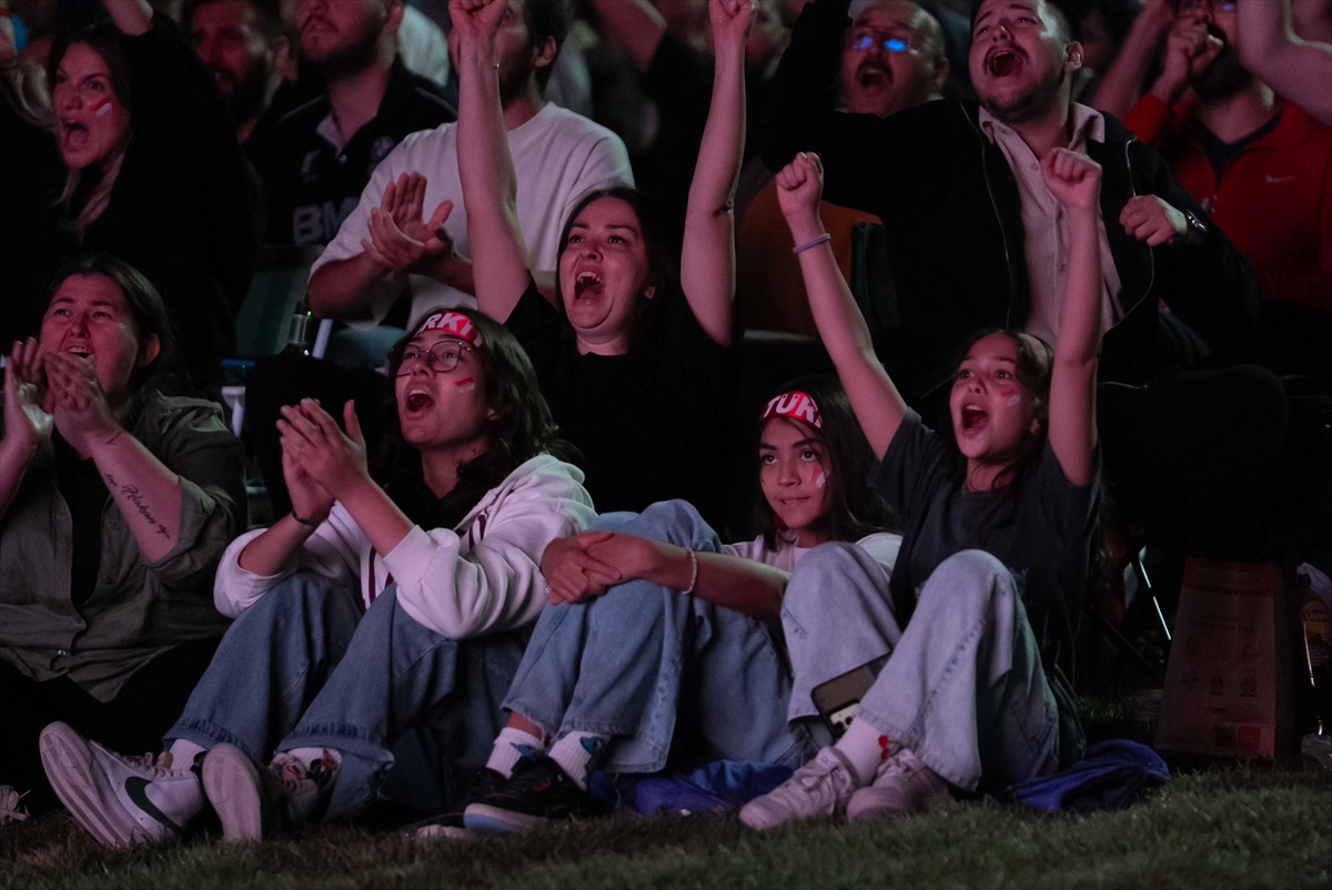 Türkiye ve Almanya karşılaşmasına vatandaşlardan yoğun ilgi