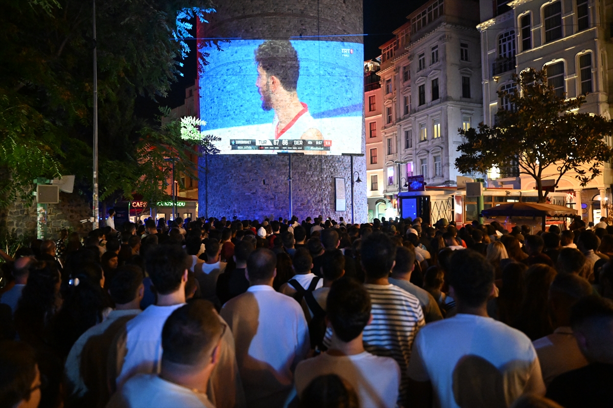 Türkiye ve Almanya karşılaşmasına vatandaşlardan yoğun ilgi
