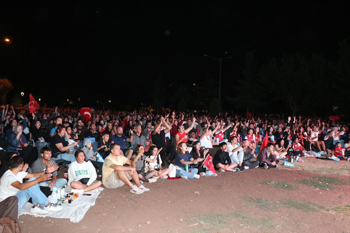 Türkiye ve Almanya karşılaşmasına vatandaşlardan yoğun ilgi