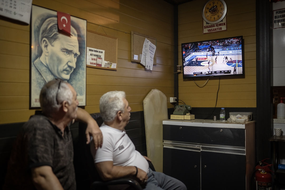 Türkiye ve Almanya karşılaşmasına vatandaşlardan yoğun ilgi
