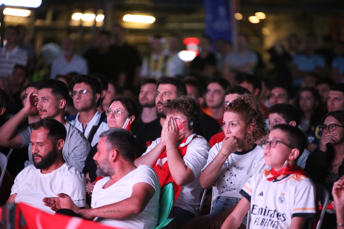 Türkiye ve Almanya karşılaşmasına vatandaşlardan yoğun ilgi