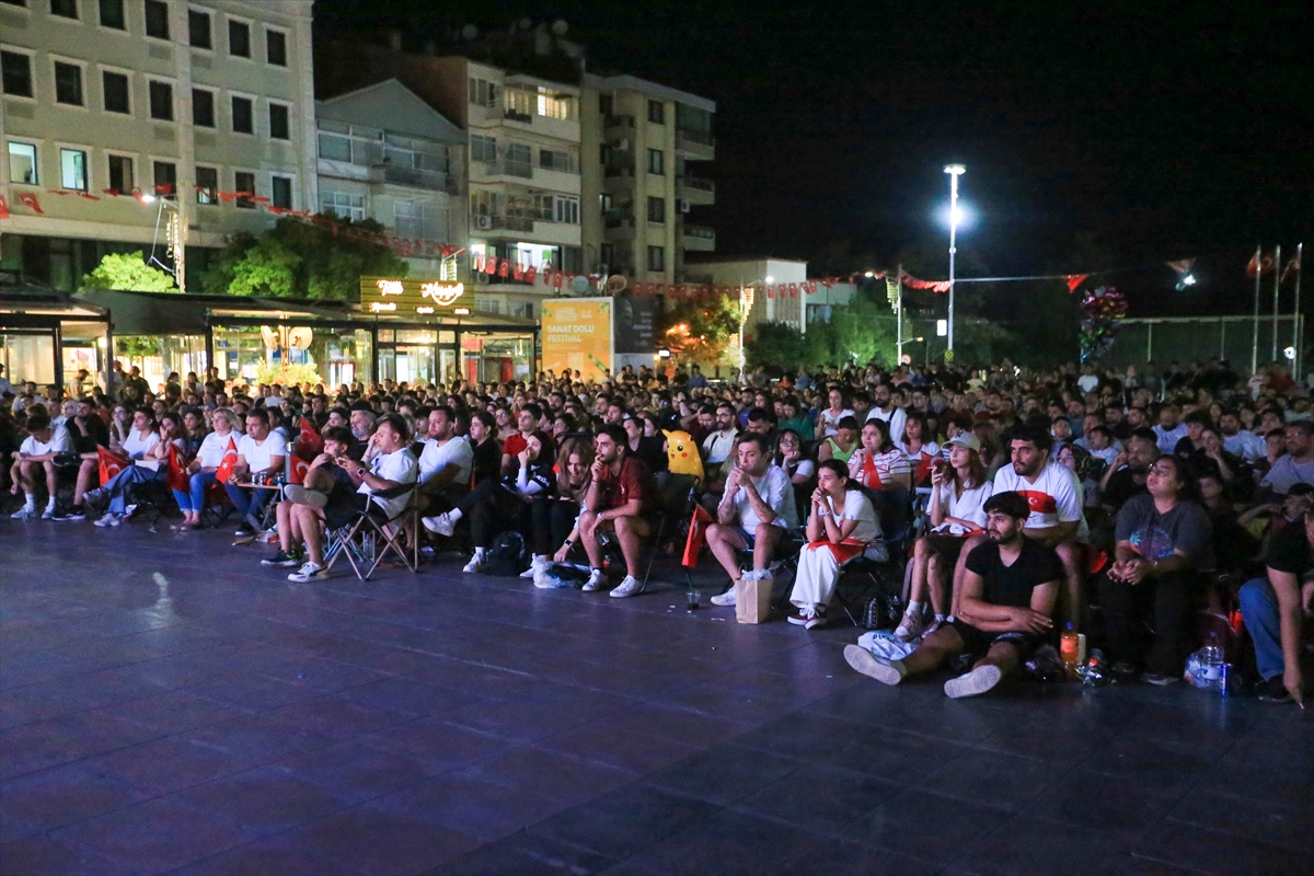 Türkiye ve Almanya karşılaşmasına vatandaşlardan yoğun ilgi