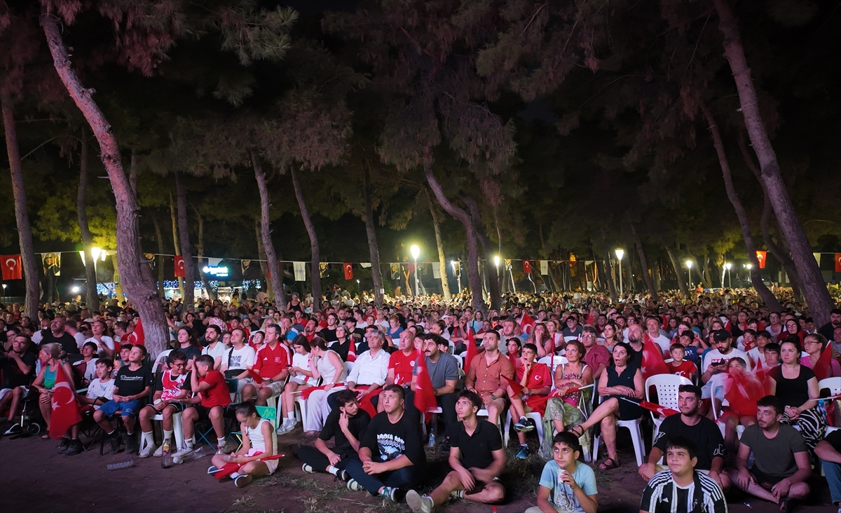 Türkiye ve Almanya karşılaşmasına vatandaşlardan yoğun ilgi
