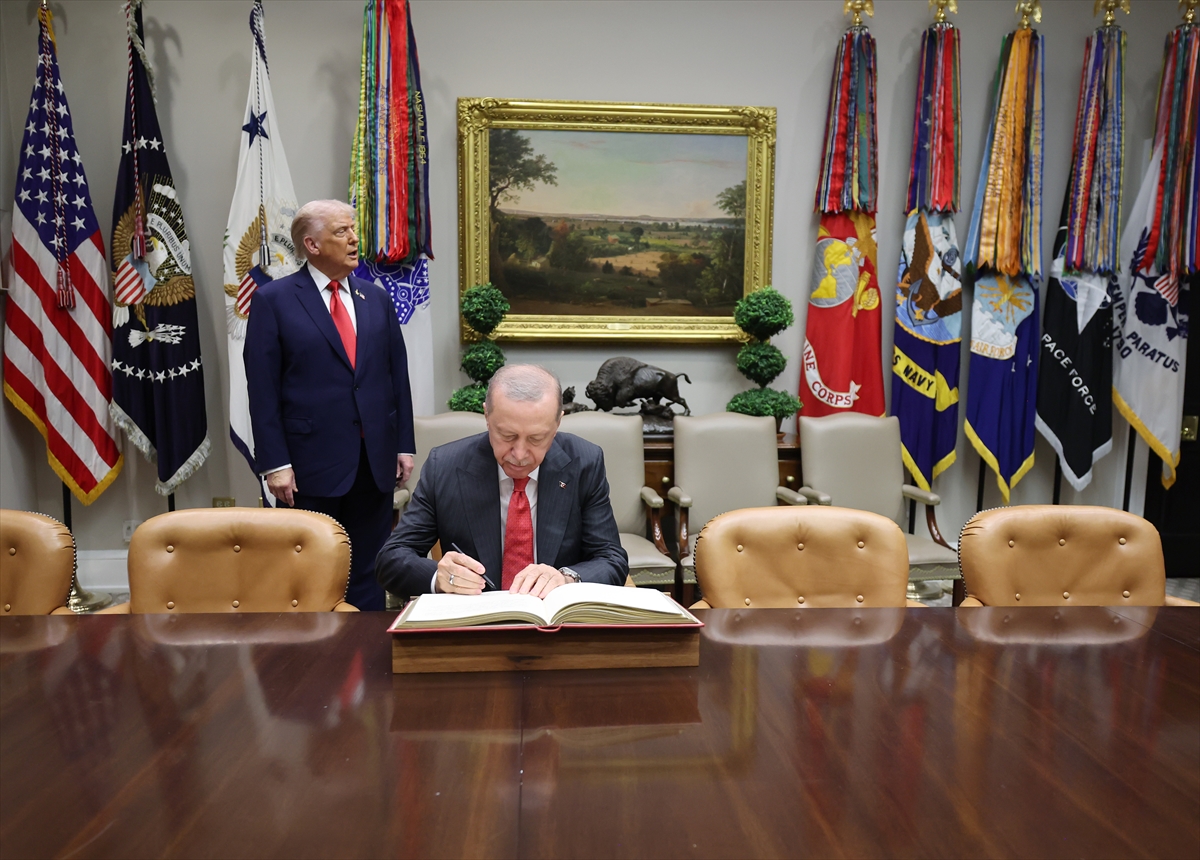Cumhurbaşkanı Erdoğan ile ABD Başkanı Trump'ın görüşmesinden tarihi kareler