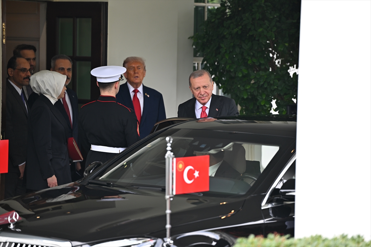 Cumhurbaşkanı Erdoğan ile ABD Başkanı Trump'ın görüşmesinden tarihi kareler