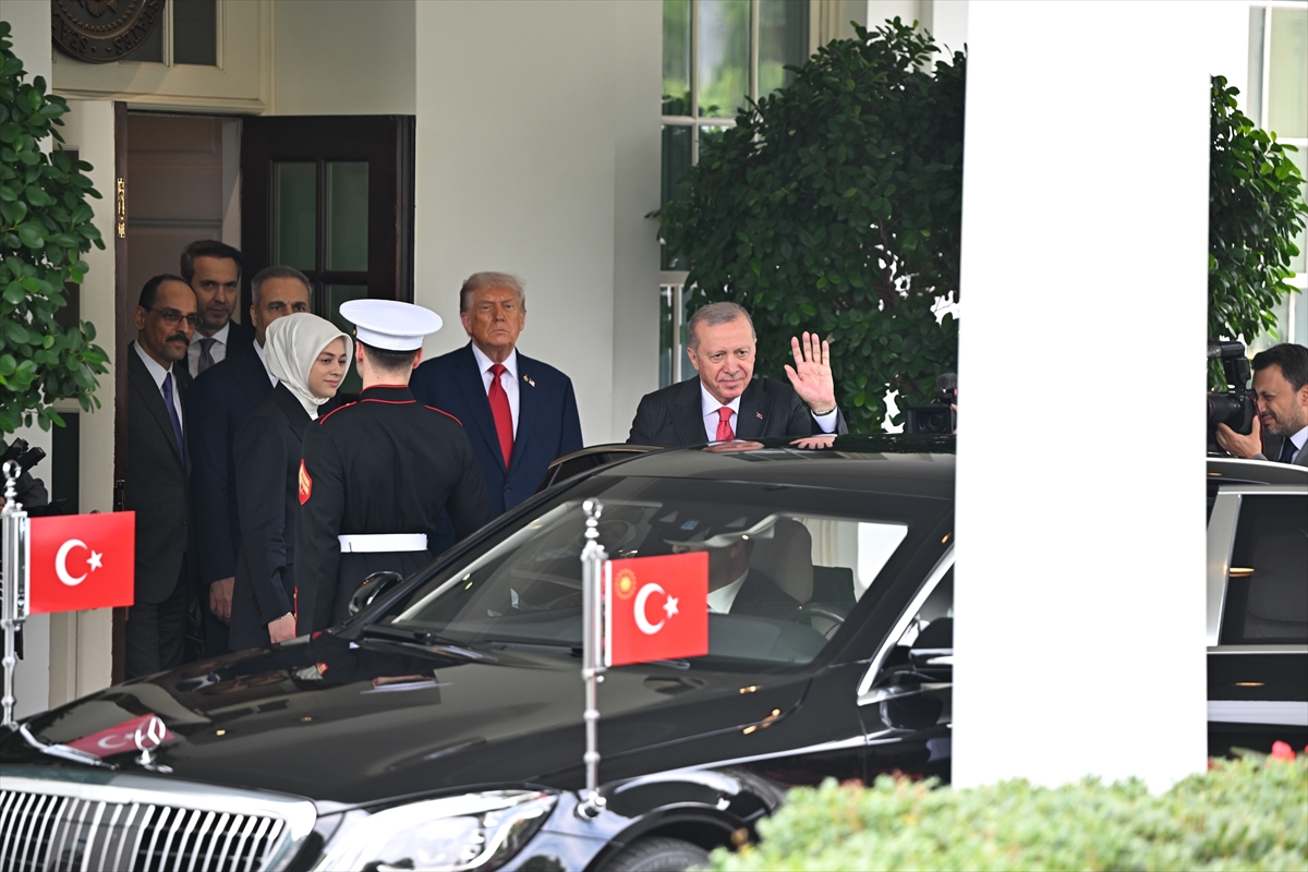 Cumhurbaşkanı Erdoğan ile ABD Başkanı Trump'ın görüşmesinden tarihi kareler