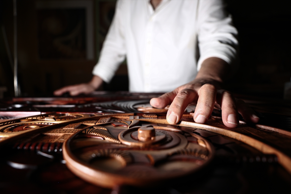 Türk usta, 'Neva' sanatıyla 3 boyutlu ahşap eserler üretiyor