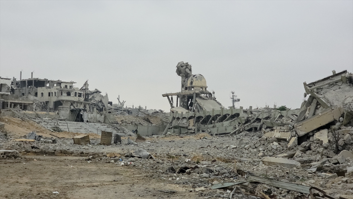 Gazze'de yıkım devam ediyor: Beni Suheyla'da siviller enkazda umut arıyor