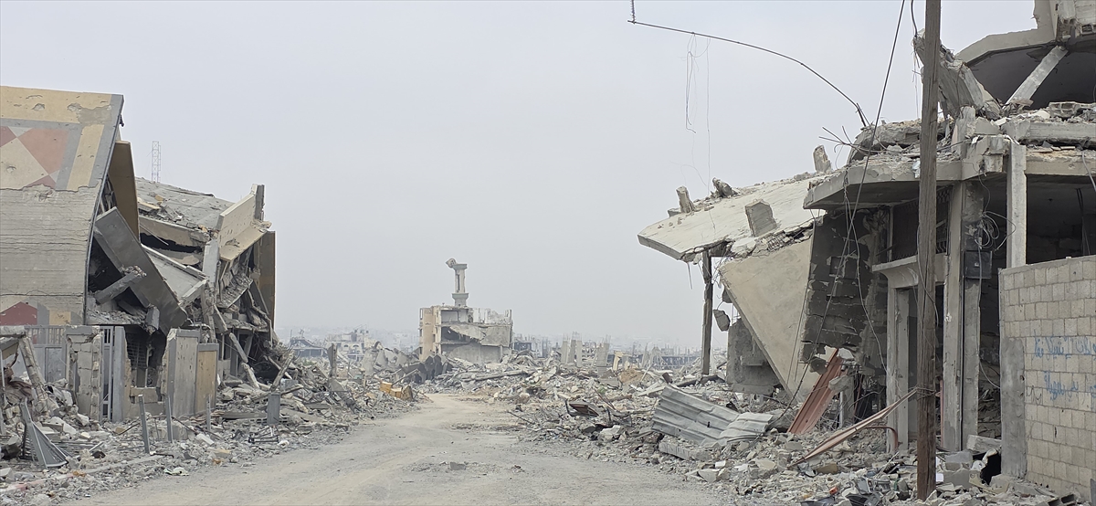 Gazze'de yıkım devam ediyor: Beni Suheyla'da siviller enkazda umut arıyor