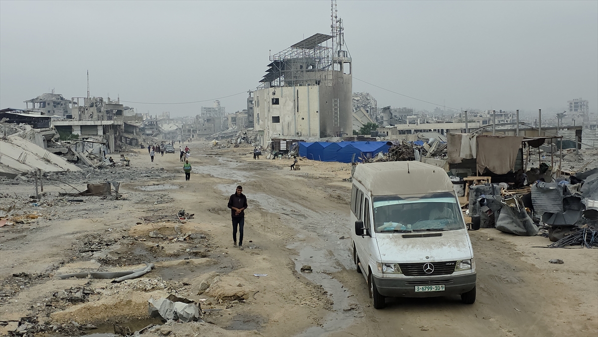 Gazze'de yıkım devam ediyor: Beni Suheyla'da siviller enkazda umut arıyor