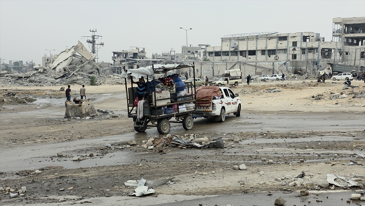 Gazze'de yıkım devam ediyor: Beni Suheyla'da siviller enkazda umut arıyor
