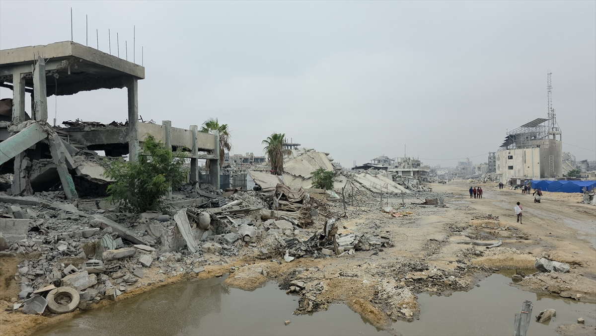 Gazze'de yıkım devam ediyor: Beni Suheyla'da siviller enkazda umut arıyor