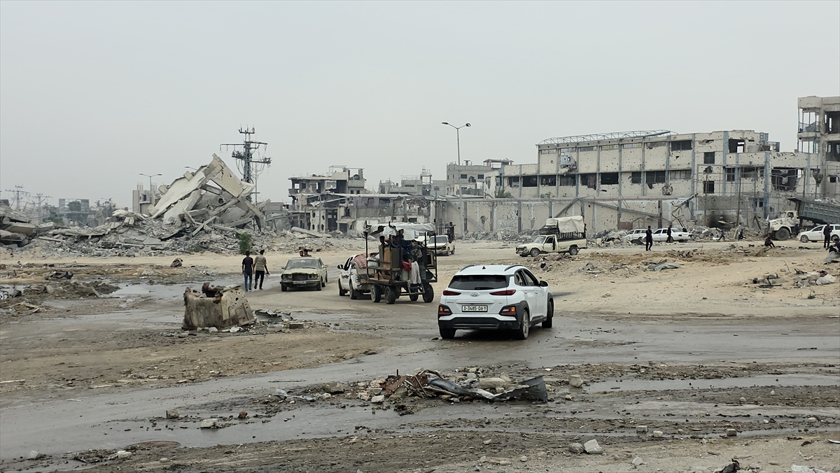 Gazze'de yıkım devam ediyor: Beni Suheyla'da siviller enkazda umut arıyor