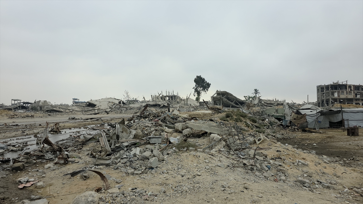 Gazze'de yıkım devam ediyor: Beni Suheyla'da siviller enkazda umut arıyor