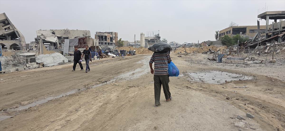 Gazze'de yıkım devam ediyor: Beni Suheyla'da siviller enkazda umut arıyor