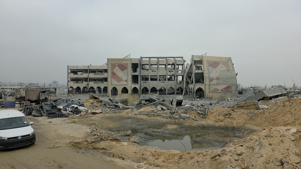 Gazze'de yıkım devam ediyor: Beni Suheyla'da siviller enkazda umut arıyor