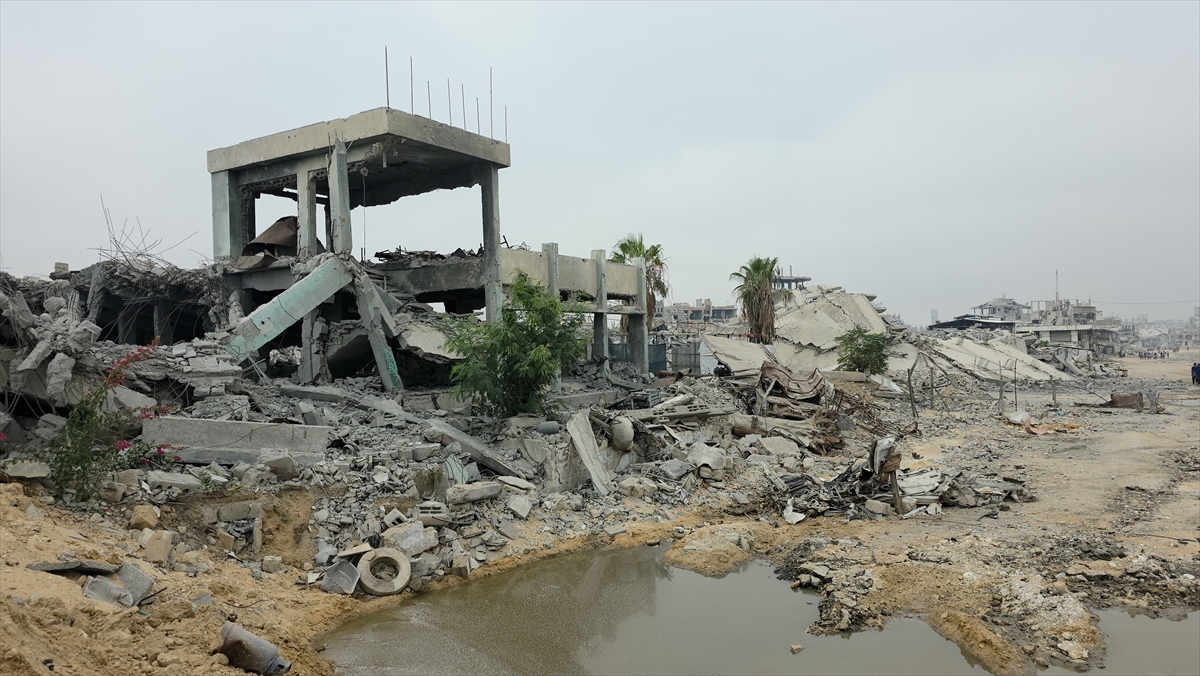 Gazze'de yıkım devam ediyor: Beni Suheyla'da siviller enkazda umut arıyor