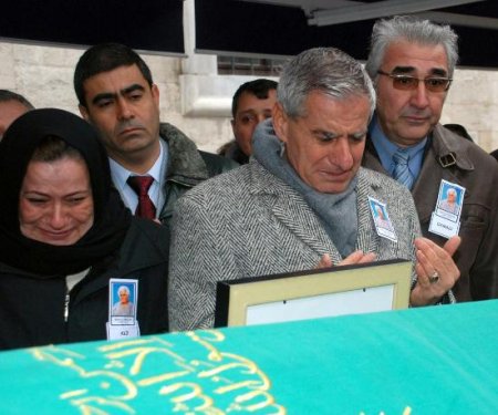 Paşa’nın annesi tutuklama haberine dayanamadı