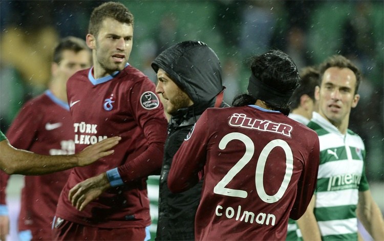 Takım arkadaşıyla kavga eden futbolcular