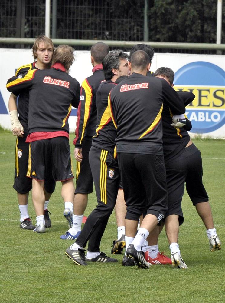 Takım arkadaşıyla kavga eden futbolcular