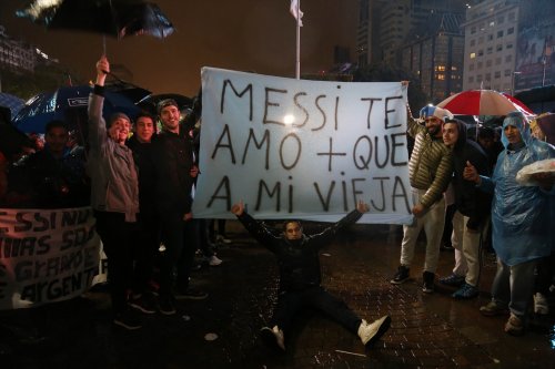 Arjantinliler Messi için sokaklara döküldü