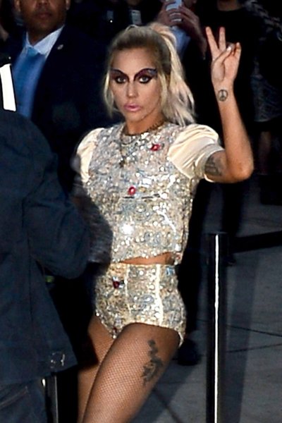 Lady Gaga'nın siyah şıklığı