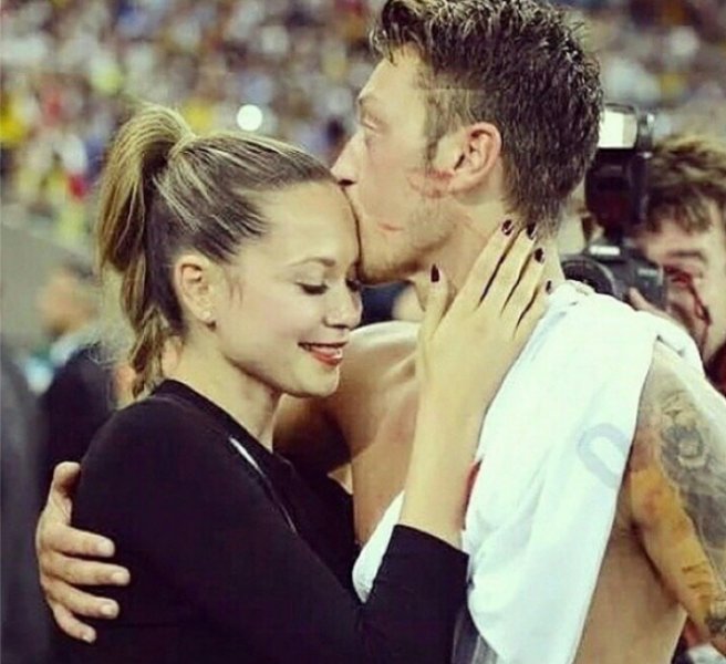 Mesut Ozil Ile Mandy Capristo Nun Yollari Ayrildi