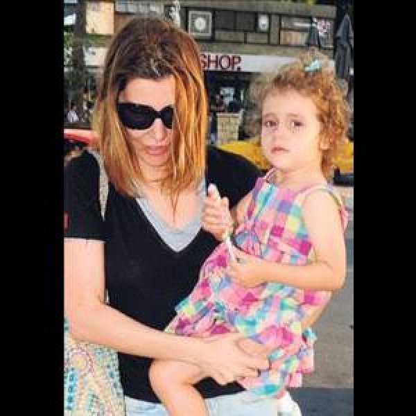 Deniz Akkaya: Kızımın kordonunu kendim kestim