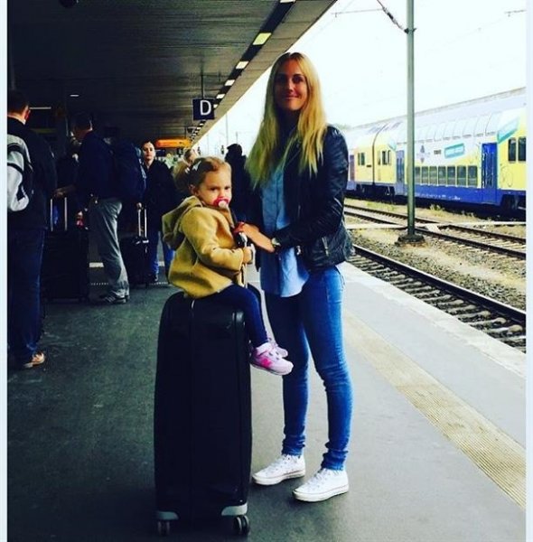 Meryem Uzerli kızı Lara'nın yüzünü gösterdi 