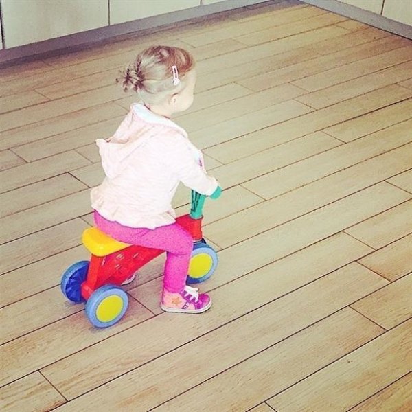 Meryem Uzerli kızı Lara'nın yüzünü gösterdi 