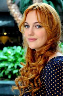 Meryem Uzerli kılıktan kılığa girdi