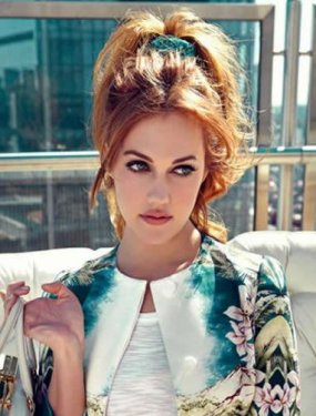 Meryem Uzerli kılıktan kılığa girdi