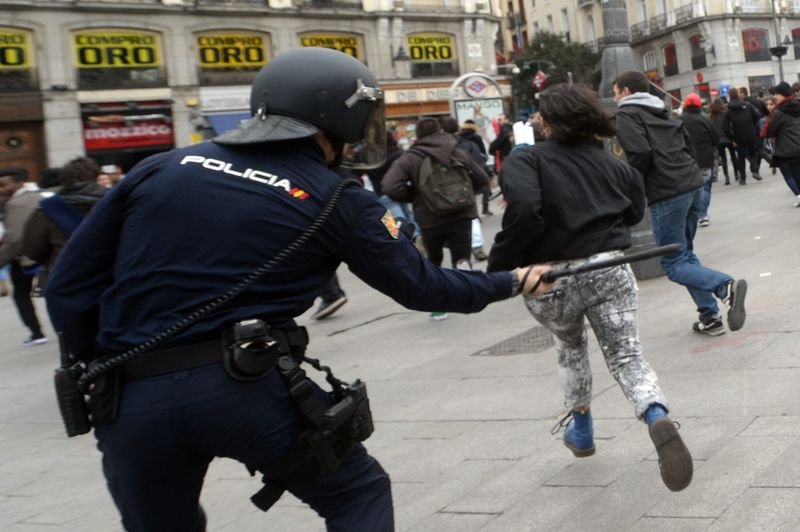Madrid'de öğrenci eylemine polis müdahalesi