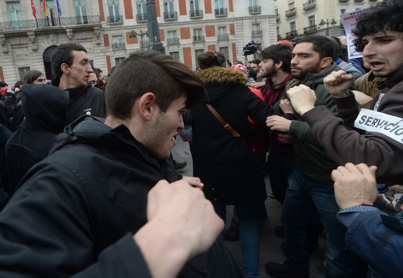 Madrid'de öğrenci eylemine polis müdahalesi