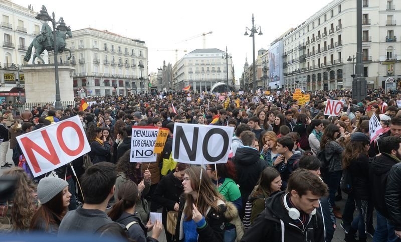 Madrid'de öğrenci eylemine polis müdahalesi