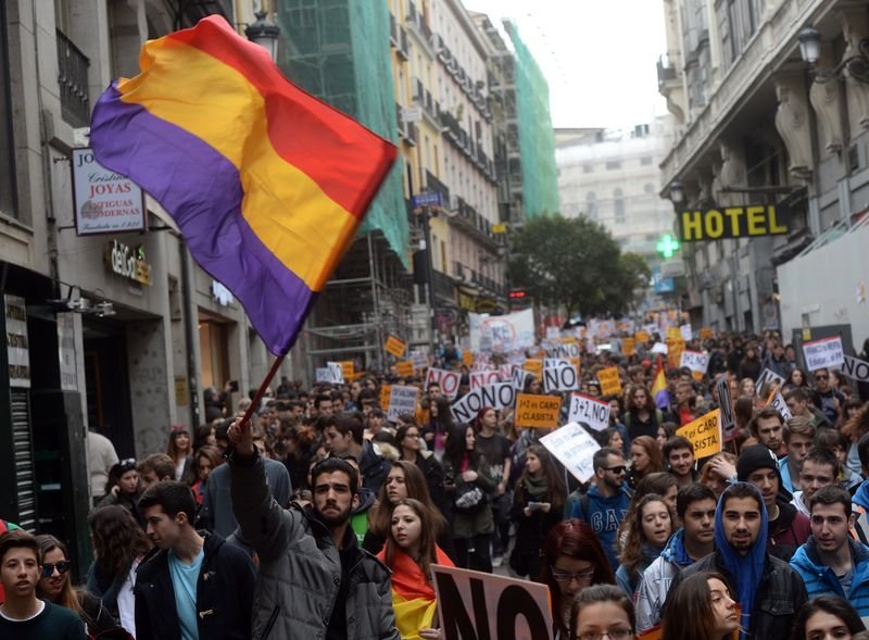 Madrid'de öğrenci eylemine polis müdahalesi