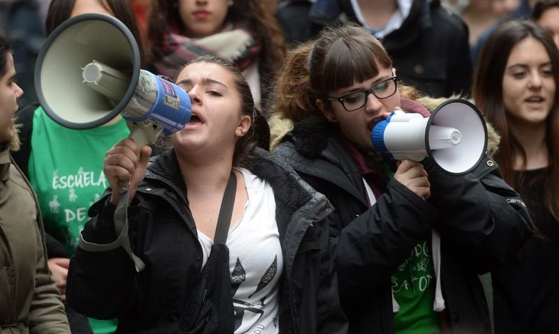 Madrid'de öğrenci eylemine polis müdahalesi