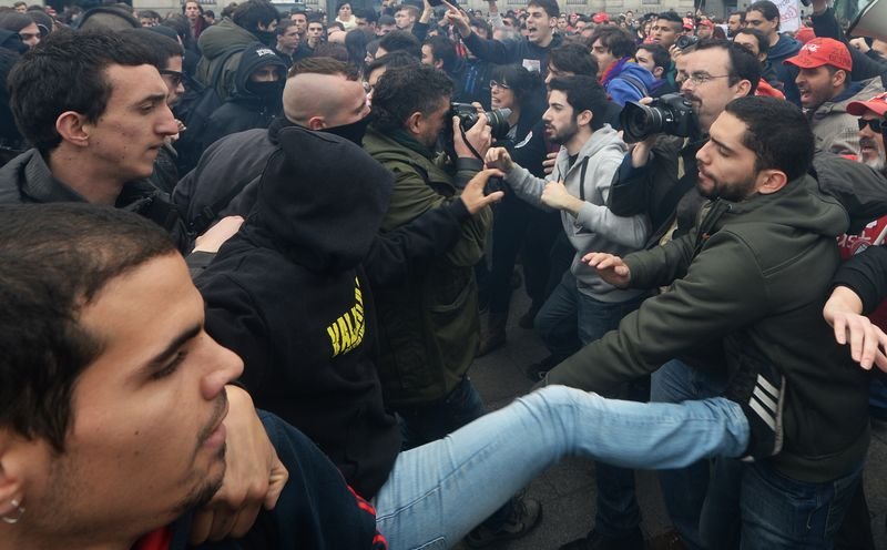 Madrid'de öğrenci eylemine polis müdahalesi