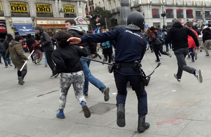 Madrid'de öğrenci eylemine polis müdahalesi