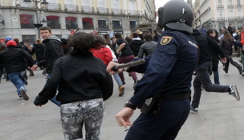 Madrid'de öğrenci eylemine polis müdahalesi