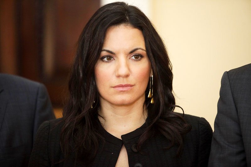 Yunan Bakan Olga Kefaloyani bikinisiyle yakalandı