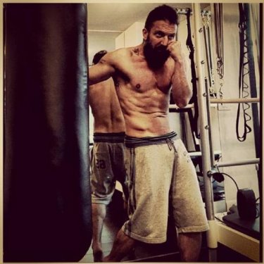 Ünlülerin objektifinden 4 Mayıs Instagram paylaşımları 