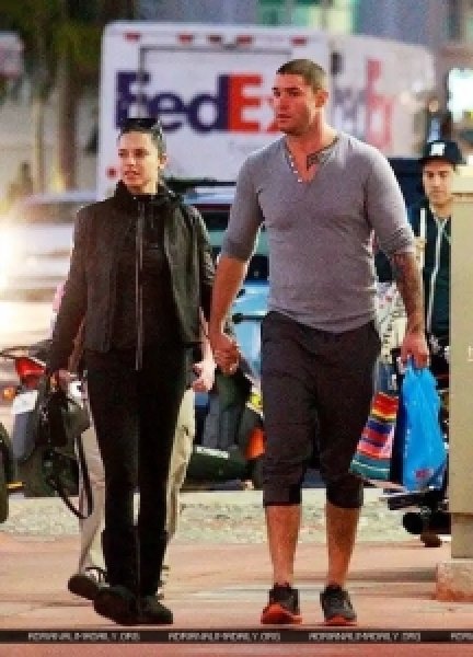 Adriana Lima sevgilisiyle görüntülendi