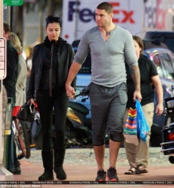 Adriana Lima sevgilisiyle görüntülendi