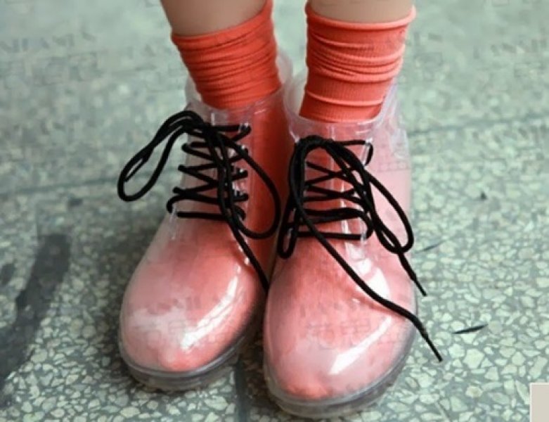 Modayı ayaklarınızla yakalamanızı sağlayacak trend: Şeffaf ayakkabılar