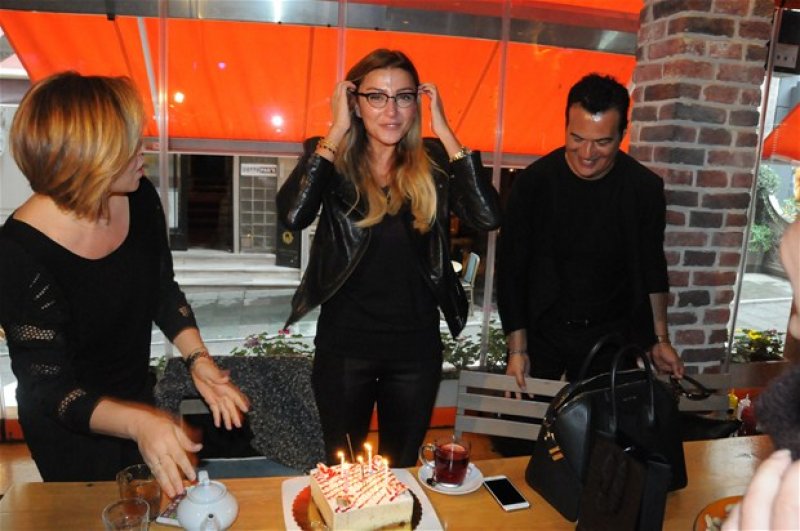 Hacı Sabancı'dan Özge Ulusoy'a Venedik sürprizi